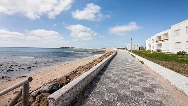 A coastal walkway leading to a beach with a clear sky. - Overlooking the sea! New apt. with terrace 3 bedrooms+2 bathrooms&community pool (Los Caños de Meca)