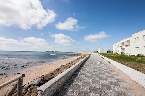 Overlooking the sea! New apt. with terrace 3 bedrooms+2 bathrooms&community pool