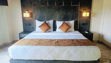 Royal Studio Suite | Premium bedding, memory foam beds, in-room safe, free WiFi