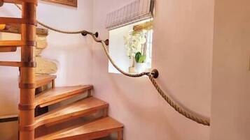 House | 1 bedroom, desk, Internet