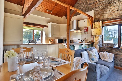 Host Stay Upper Mill