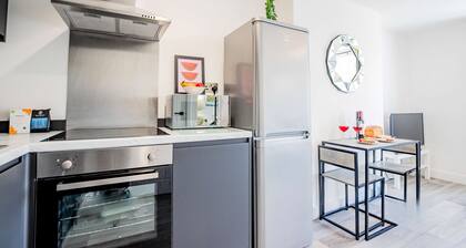 Host Stay Croydon Road Apartment