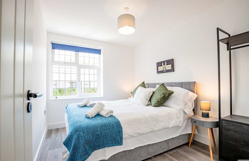 Host Stay Croydon Road Apartment