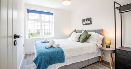 Host Stay Croydon Road Apartment