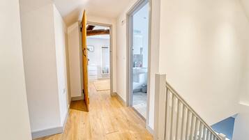 3 bedrooms, Internet