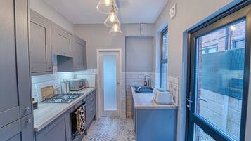 House | 3 bedrooms, desk, Internet