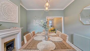 House | 3 bedrooms, desk, Internet