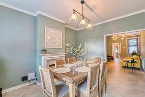 House | 3 bedrooms, desk, Internet