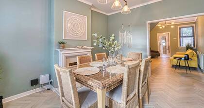 Host Stay Barton Road House