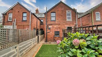 House | 3 bedrooms, desk, Internet