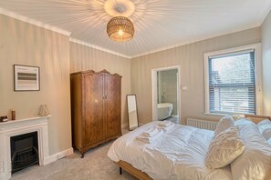 House | 3 bedrooms, desk, Internet