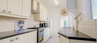 Host Stay Somerset Road House