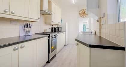 Host Stay Somerset Road House
