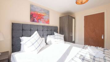 House | 2 bedrooms, desk, Internet