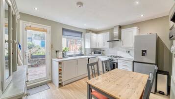 Rumah | 2 kamar tidur dan internet