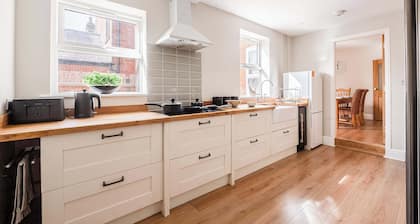 Host Stay Sherrington Road Abode