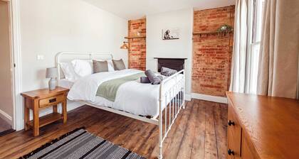 Host Stay Sherrington Road Abode