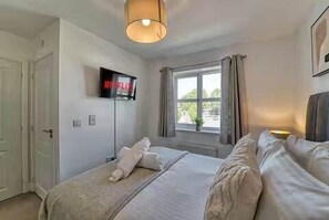 3 habitaciones, escritorio y acceso a internet 