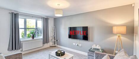 House | 3 bedrooms, desk, Internet