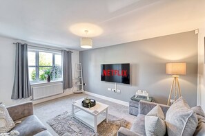 House | 3 bedrooms, desk, Internet