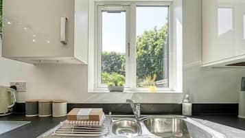 House | 3 bedrooms, desk, Internet