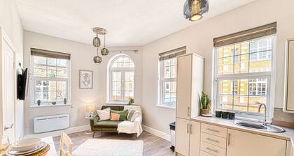 Host Stay Taylor Bennett Apartment