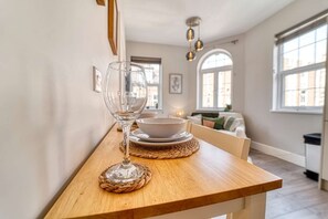 Apartment | 1 bedroom, desk, Internet - Host Stay Taylor Bennett Apartment (Worcester)