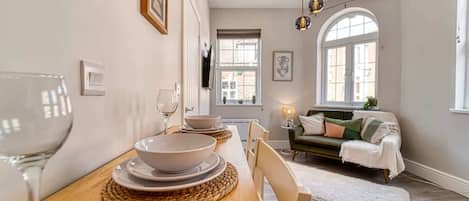 Apartment | 1 bedroom, desk, Internet