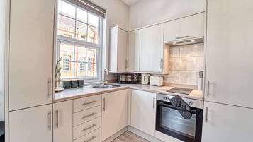 Apartment | 1 bedroom, desk, Internet