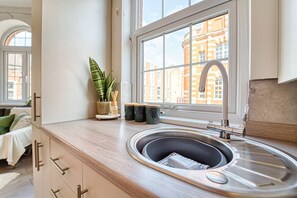 Apartment | 1 bedroom, desk, Internet