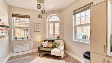 Apartment | 1 bedroom, desk, Internet