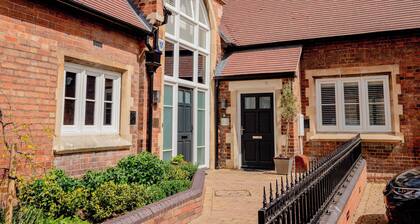 Host Stay The Old School House