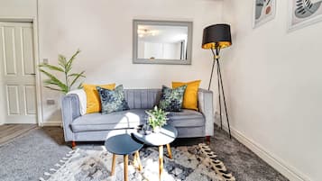 Apartment | 2 bedrooms, desk, Internet