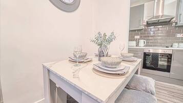 Apartment | 2 bedrooms, desk, Internet