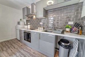 Apartment | 2 bedrooms, desk, Internet