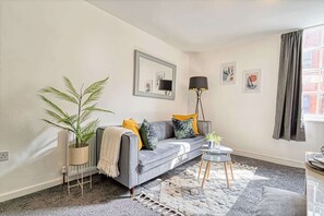 Apartment | 2 bedrooms, desk, Internet