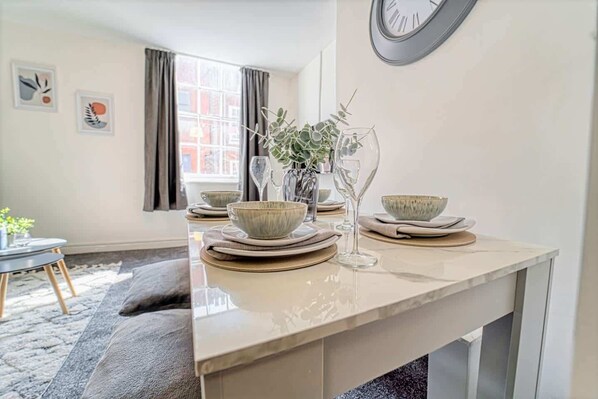 Apartment | 2 bedrooms, desk, Internet