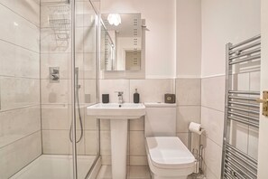 Ferienhaus | 3 Schlafzimmer, Schreibtisch, Internetzugang