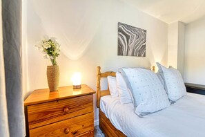House | 3 bedrooms, desk, Internet