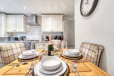 Host Stay Underhill House