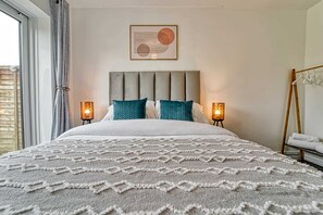 House | 3 bedrooms, desk, Internet - Host Stay Coney Green (Worcester)