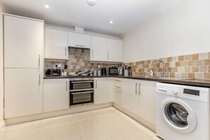 Apartment | 2 bedrooms, desk, Internet