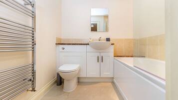 Apartment | 2 bedrooms, desk, Internet