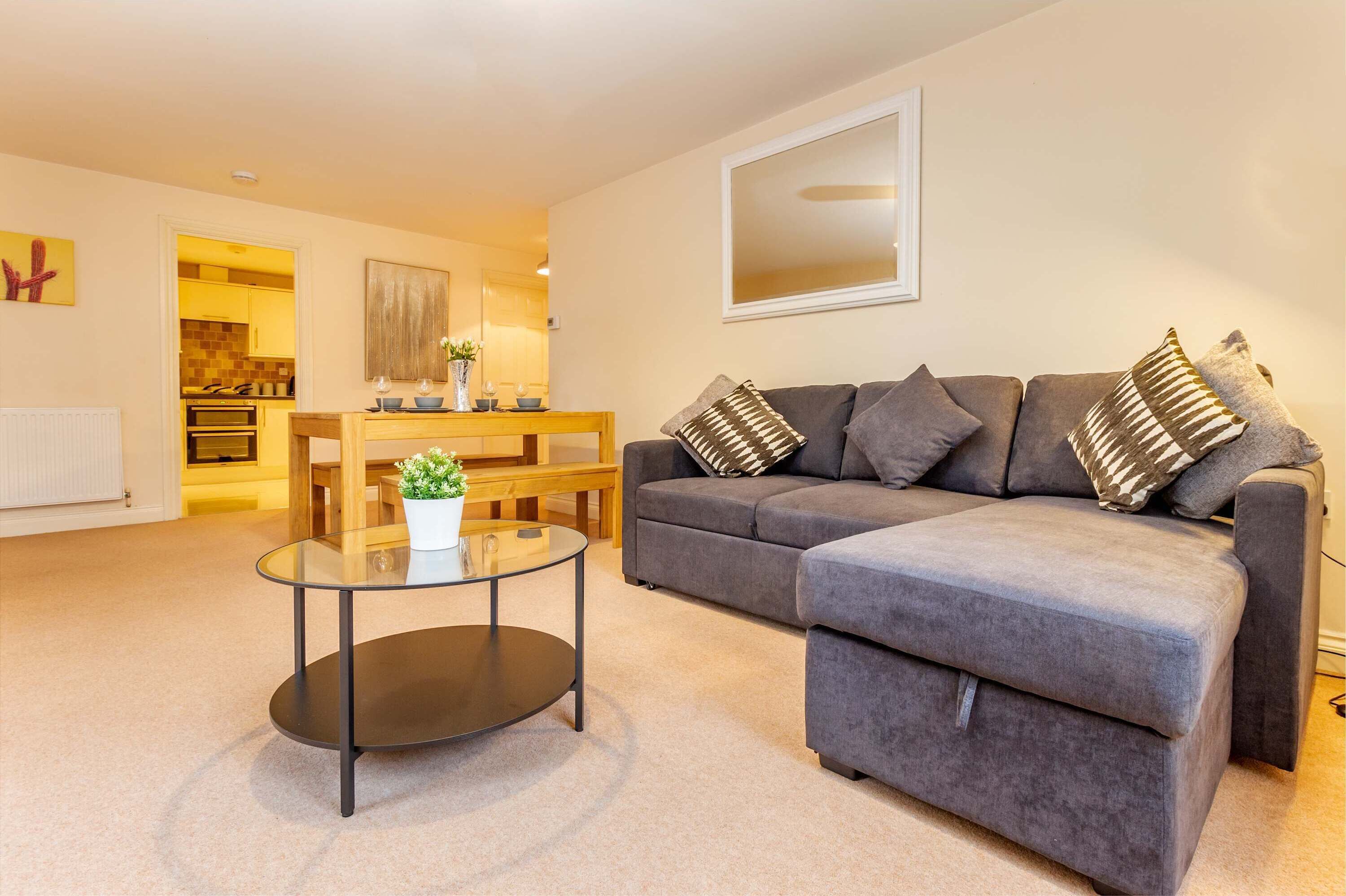 Apartment | 2 bedrooms, desk, Internet