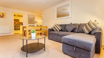 Apartment | 2 bedrooms, desk, Internet