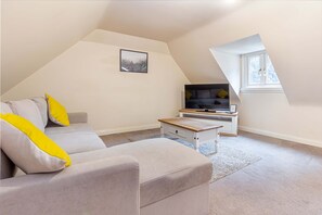 Apartment | 1 bedroom, desk, Internet