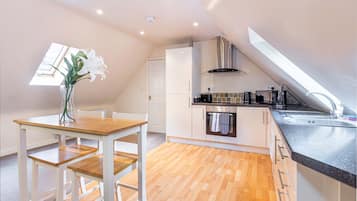 Apartment | 1 bedroom, desk, Internet