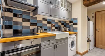 Host Stay Merchant House Basement