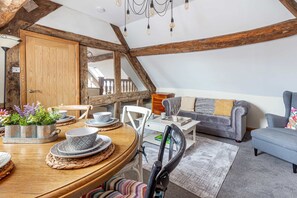 2 bedrooms, Internet - Host Stay Merchant House Penthouse (Hereford)