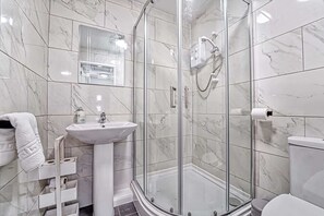 House | 2 bedrooms, desk, Internet - Host Stay Rose Cottage (Worcester)